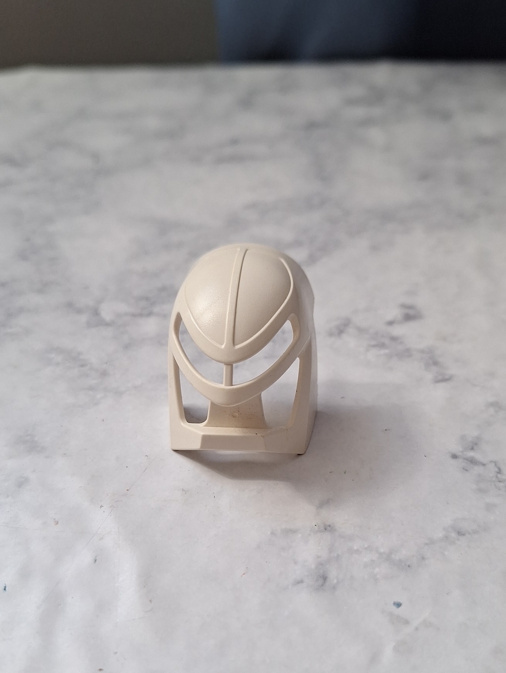 Bionicles Off-White Plastic Mask Helmet Accent Piece